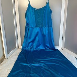 Vintage Cira full length negligee. See thru lace. Size Large